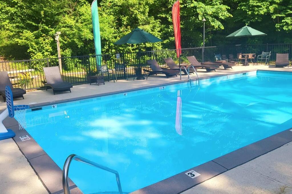 Luxe Retreat - June Sale! - Easy Drive - Xl Swim Spa - Award Winning! Севьервилл Экстерьер фото